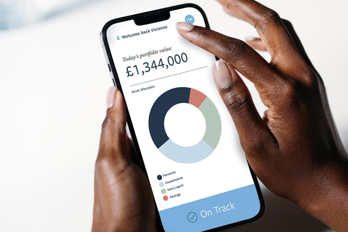 Cashflow-on-phone-crop-05